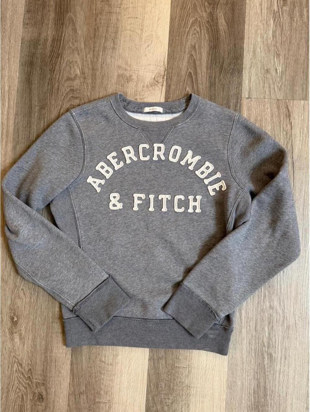 Y2k Gray Abercrombie & Fitch crewneck sweatshirt in a S  muscle fit #preppy
